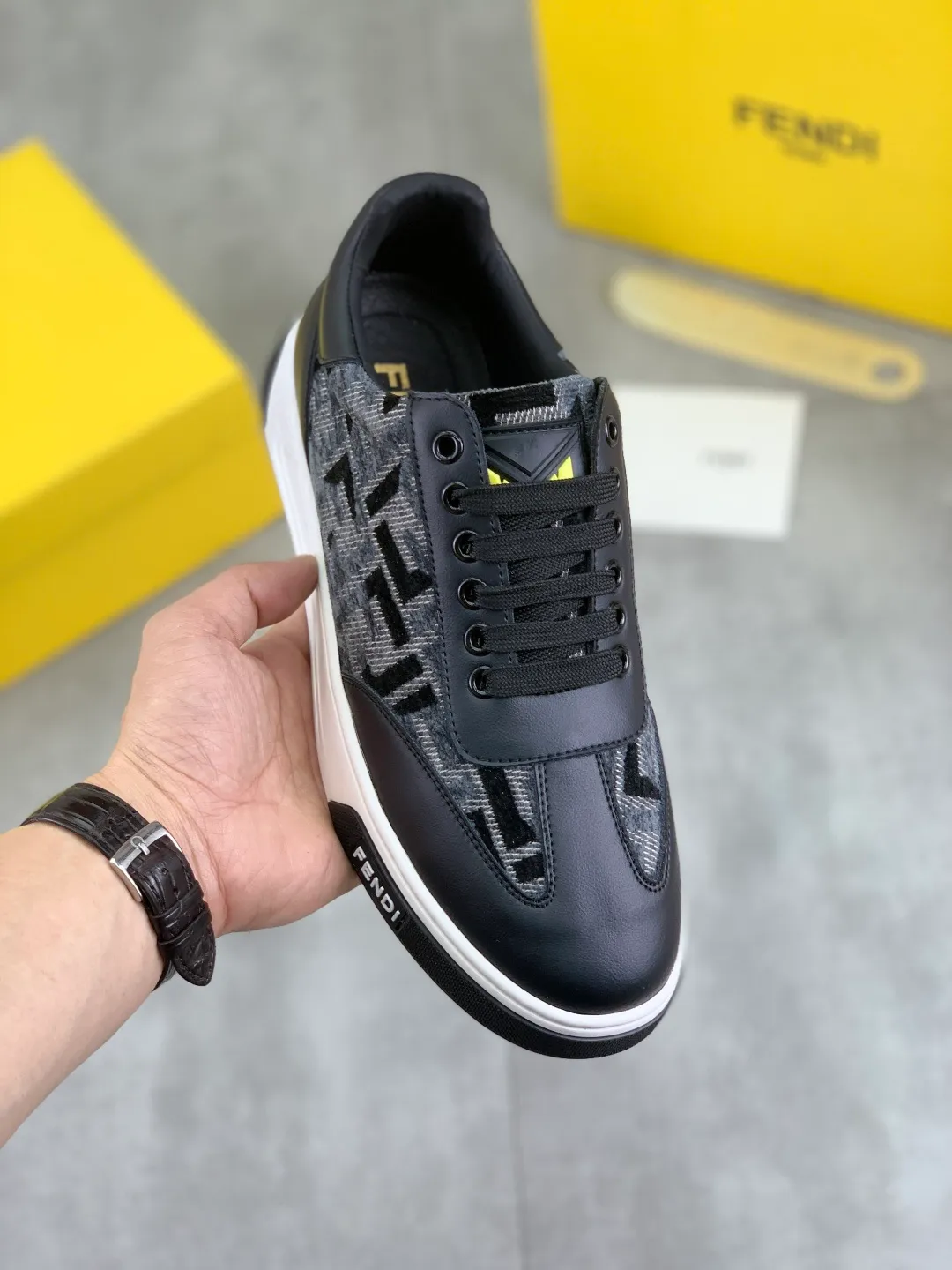 ​Men's shoes 💰P420 💰[New style] little monster 🆘 New style at FENDI counter 🕶️🕶️Simple routing effect, showing an elegant and cool driving shoe 🎬Using imported calfskin + first-layer pigskin lining🐂Excellent material🎬Detailed workmanship 🤗Comfortable foot feel➰➰. ​Pair it with any outfit to show your taste and temperament, low-key luxury ♻️Design ​simple and elegant ​noble and fashionable 🍃​Very loved and favored by trendy men 💓❤️size: 38-44 4️⃣colors available